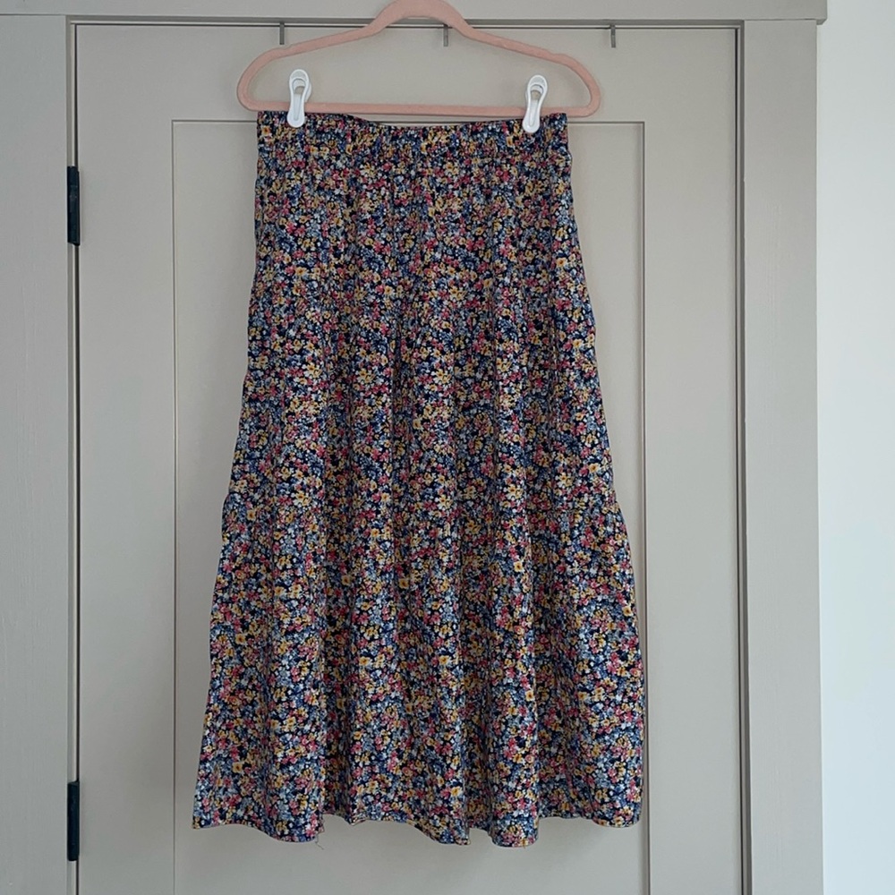 Floral skirt with pockets!